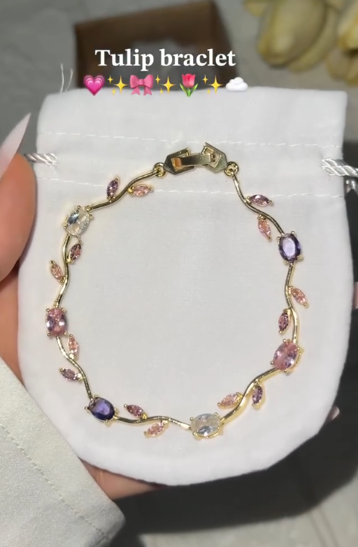 Tulip Bracelet detail view