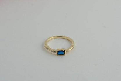CUSHION CUT BLUE SAPPHIRE RING