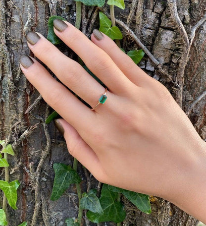 MINIMALIST EMERALD RING