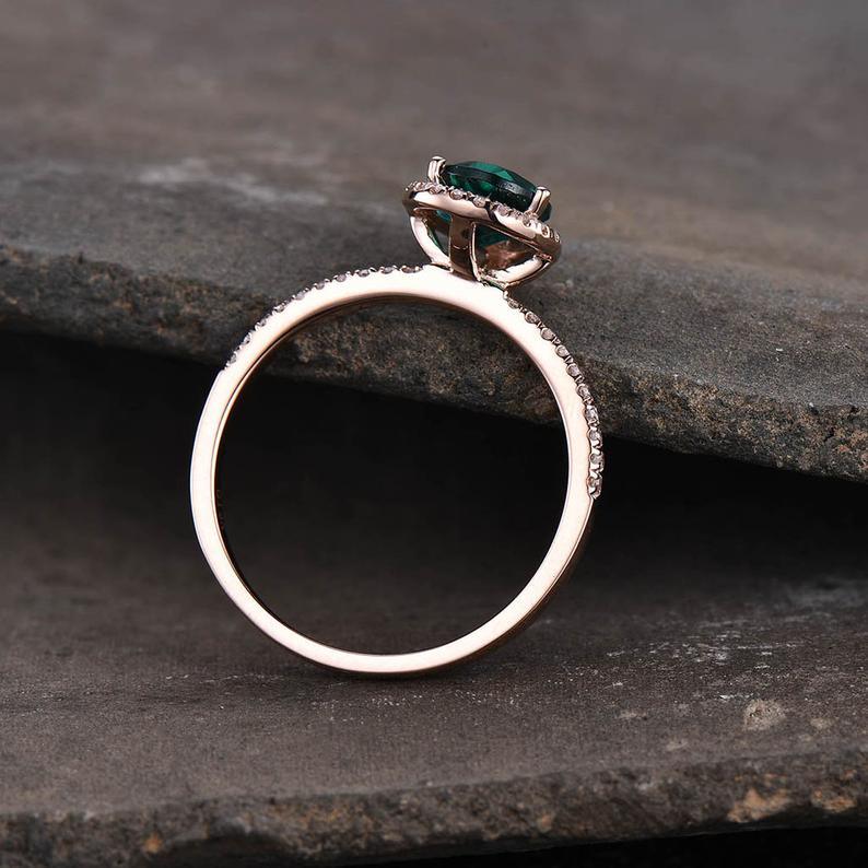 GREEN PEAR RING detail view