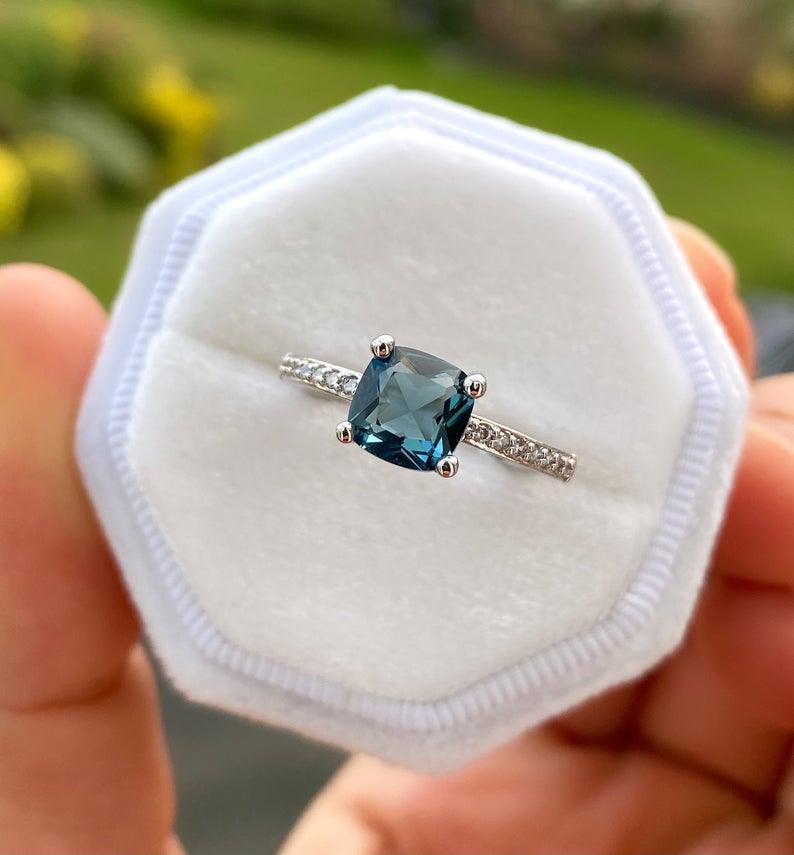 CUSHION CUT AQUA MARINE detail view