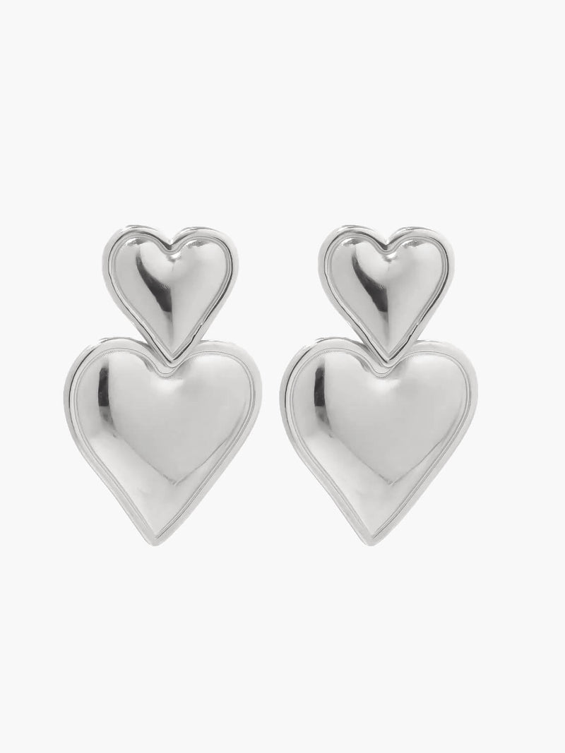 Heart earrings detail view